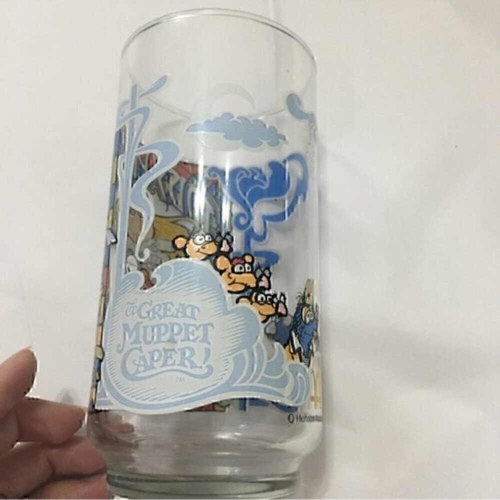 McDonalds The Great Muppet Caper Miss Piggy glass - Picture 4 of 12